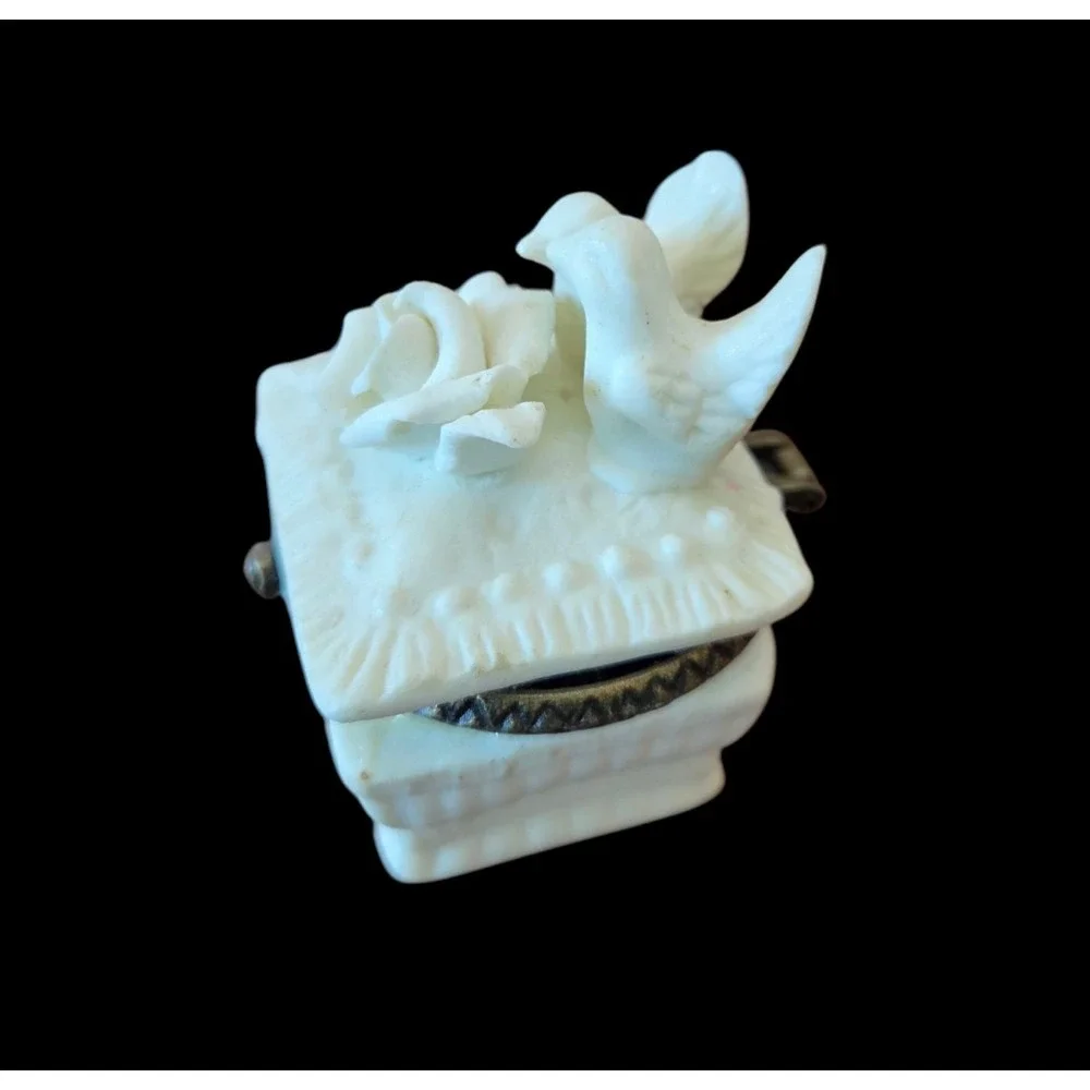 Vintage Porcelain Bisque‎ Hinged Trinket Jewelry Box Two Doves Lovebirds Rose 2